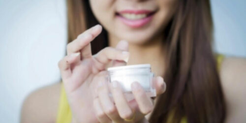 Here’s all you need to know about face moisturizers for dry skin